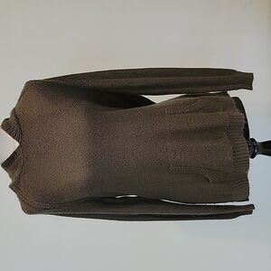 𝅺torrid forest green sweatshirt.  size is 0.  nice snuggly and oversized.